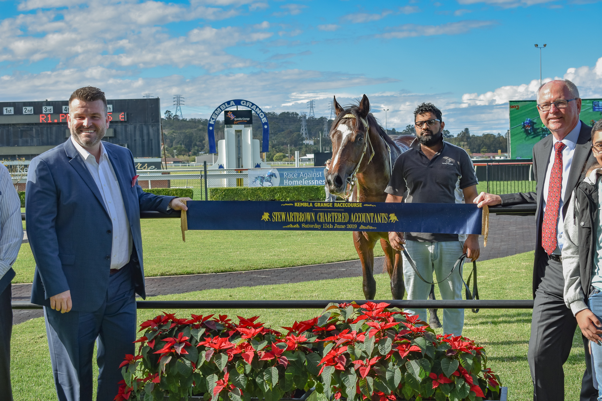 Stuart Hutcheon left about to sash Dream Circle Winner